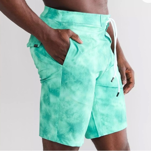 VEECE~Board Shorts / Stretch / Like New - Picture 15 of 15